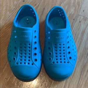 NATIVES SIZE 7 blue/ teal great condition